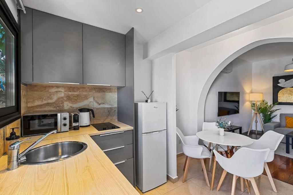 Orange Tree Studio couple getaway