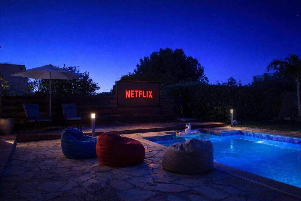 Villa Cap St. George outdoor living area